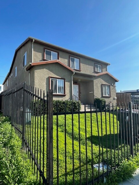 Foto del edificio - 3988 Denker Ave