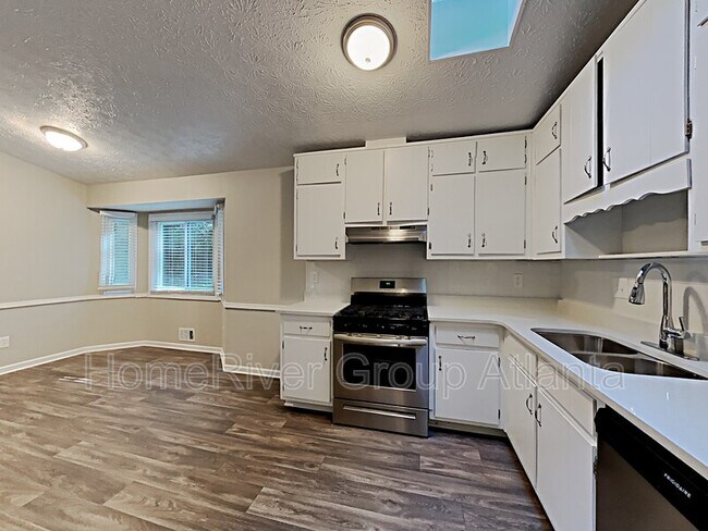 Foto del edificio - 322 Hardwood Ln NW
