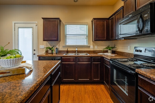 2BR, 2.5BA - 1,204SF - Kitchen - Rivendell Woods Townhomes