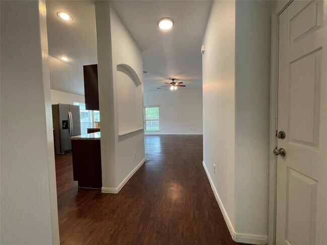 Building Photo - 13429 Raintree Dr