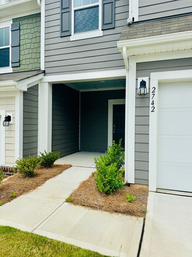 Foto del edificio - Beautiful New Construction; 3BR/2.5BA Town...