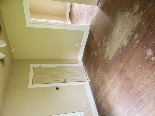 Foto del edificio - 319 E Nelson St