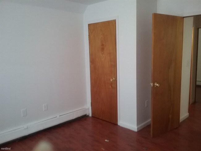 Building Photo - 4 br, 1.5 bath House - 628 Maple St