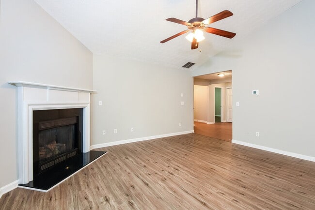 Foto del edificio - 210 Winterbury Dr