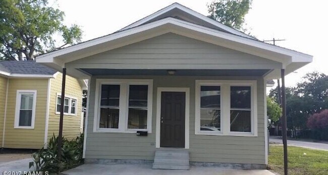 Building Photo - 200 E Cypress St