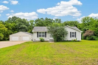 Building Photo - 1009 Lynndale Dr