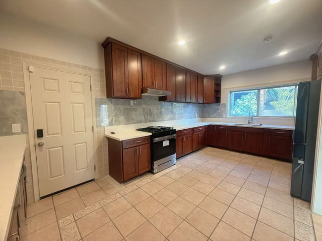 Building Photo - 736 Ulili St