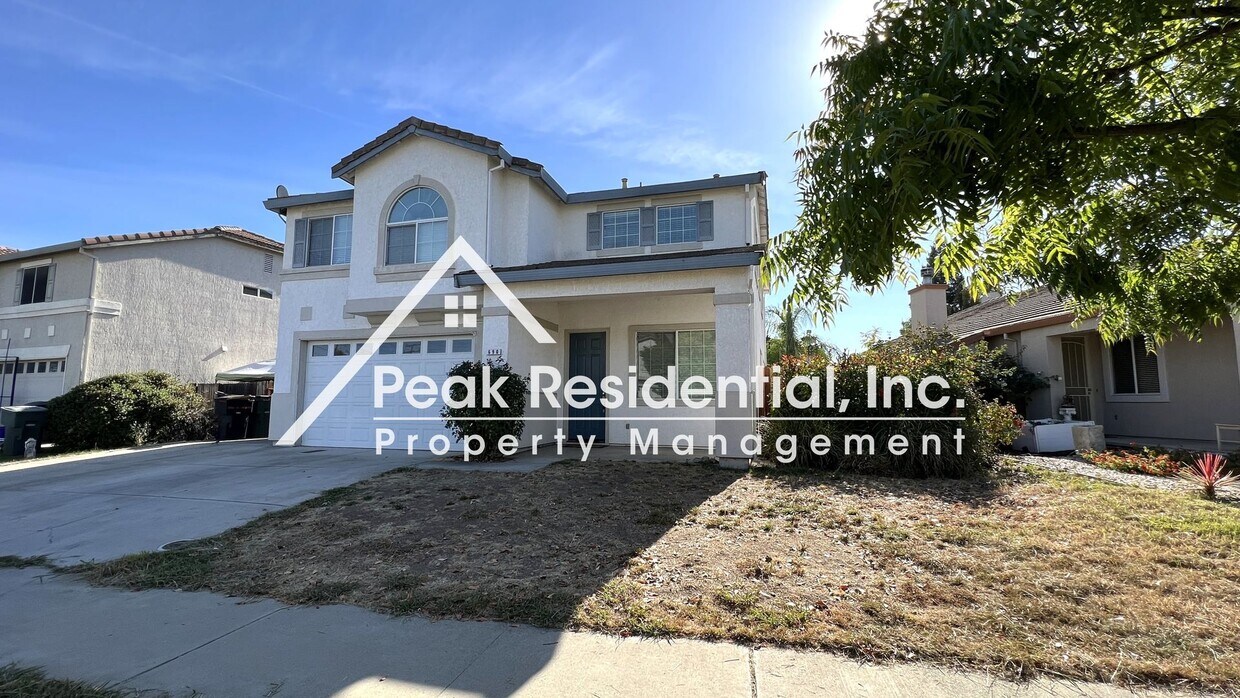 Foto principal - Beautiful 4bd/3ba Roseville Home Loft!