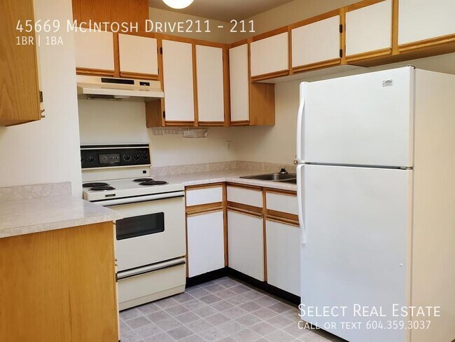 Building Photo - 45669 McIntosh Dr