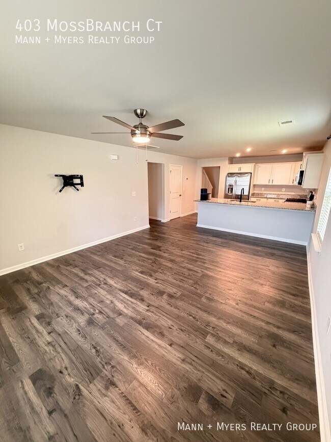 Foto del edificio - 403 Moss Branch Ct