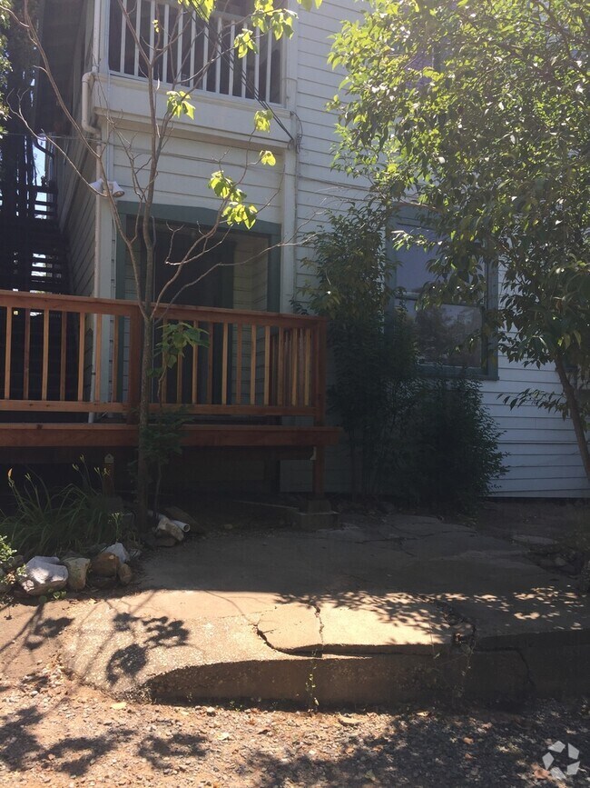 Building Photo - 362 Linden Ave