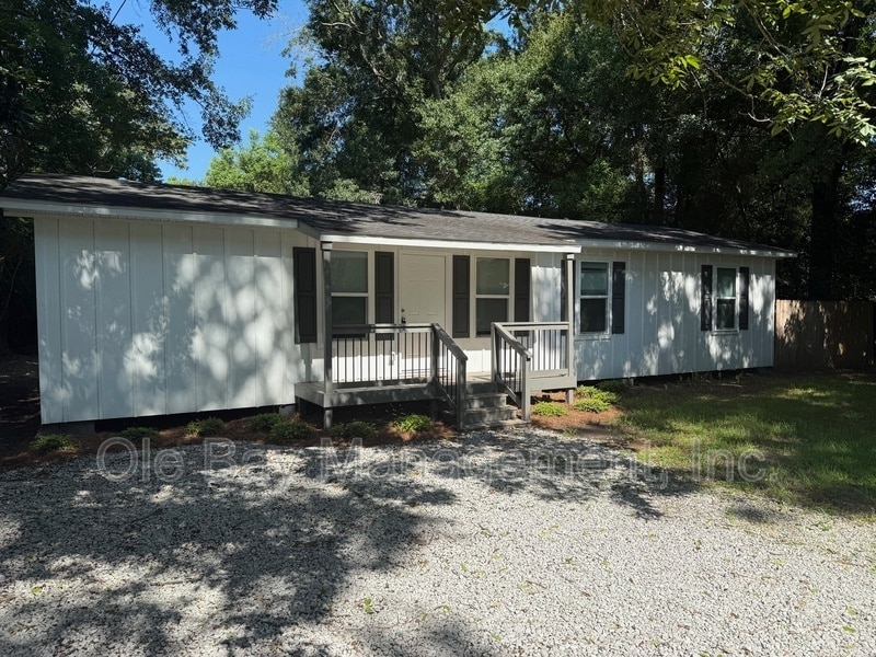 Primary Photo - 3212 Riverside Dr