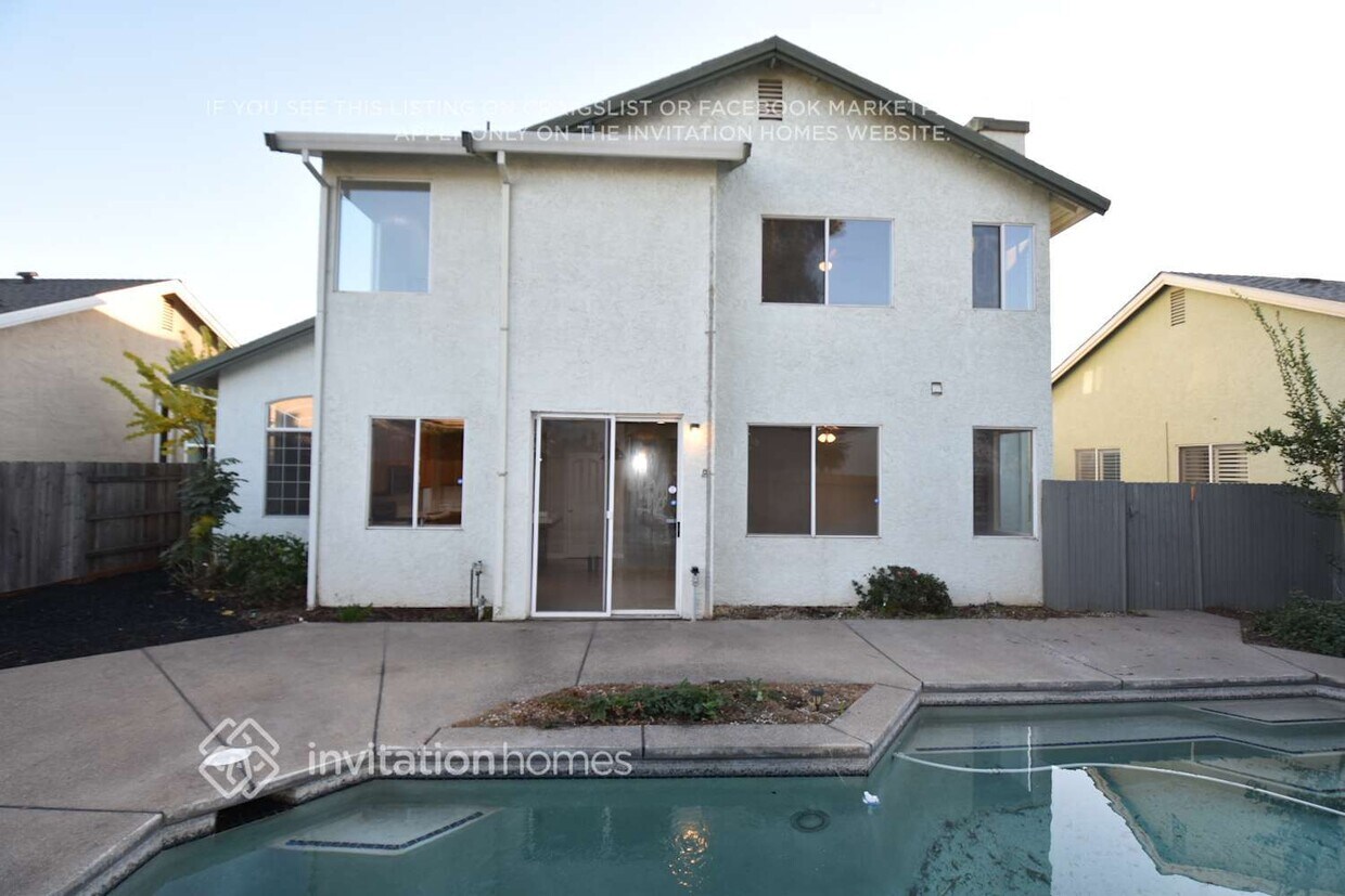 Foto del edificio - 8107 Helmsdale Dr