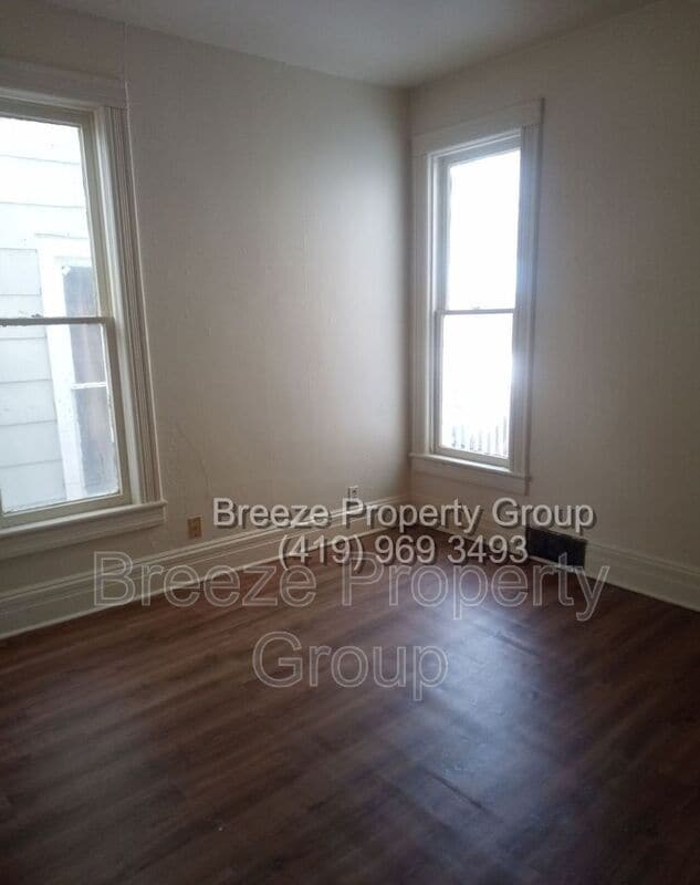 Foto del edificio - 323 Champion St