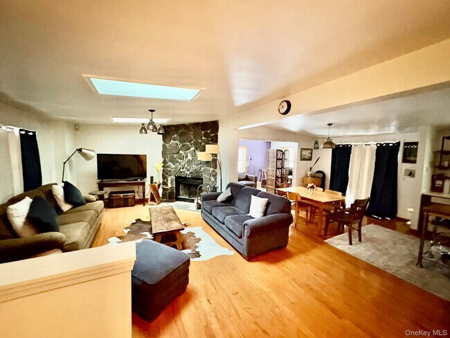 Foto del edificio - 84 Country Rd