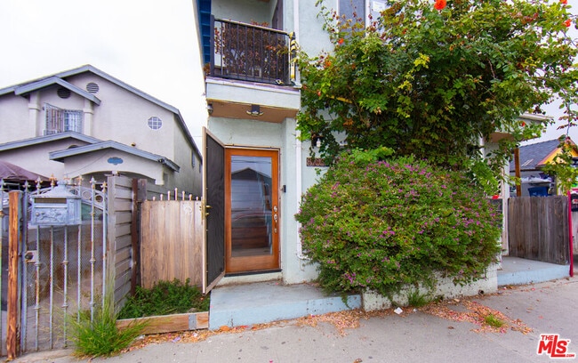 Building Photo - 8703 San Pedro St