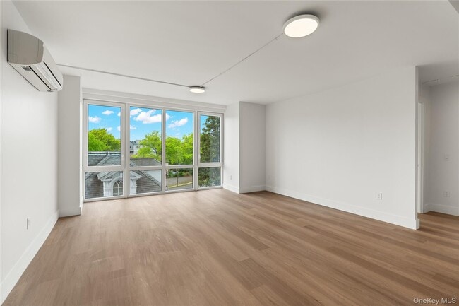 Building Photo - 10 Lyon Pl