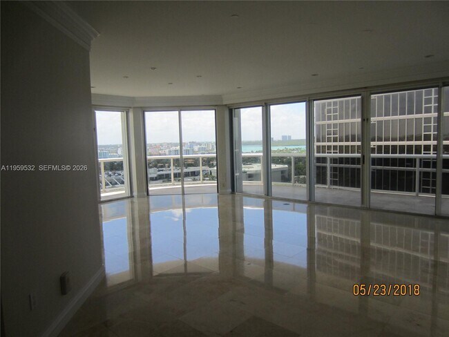 Foto del edificio - 9601 Collins Ave