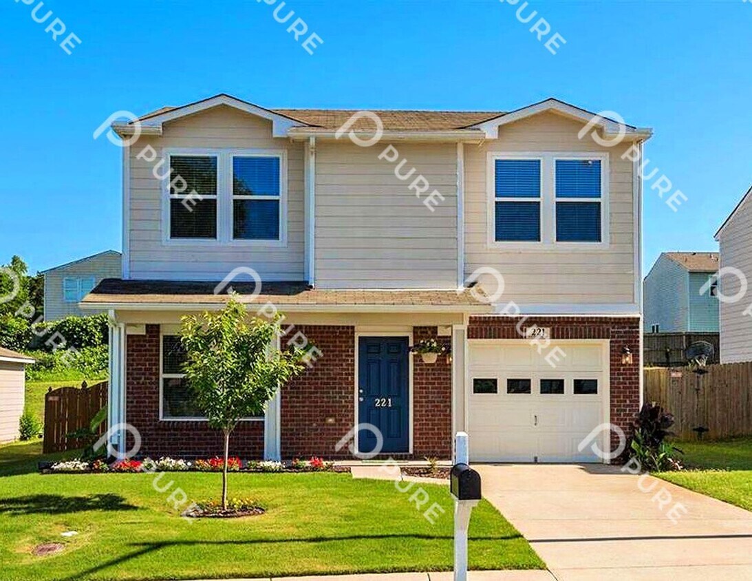 Primary Photo - 221 Whitestone Dr NE