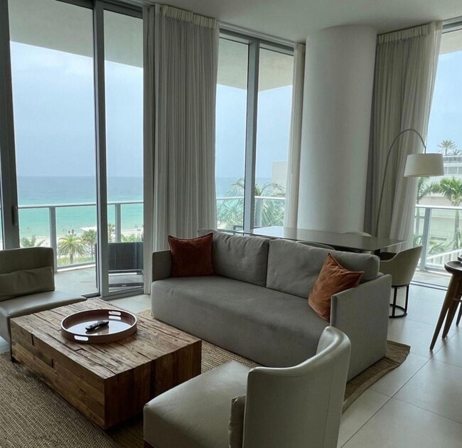 Foto del edificio - Seasonal Rental – Stunning Corner 1Bed/1Bath Unit with Breathtaking Ocean and Beach Views