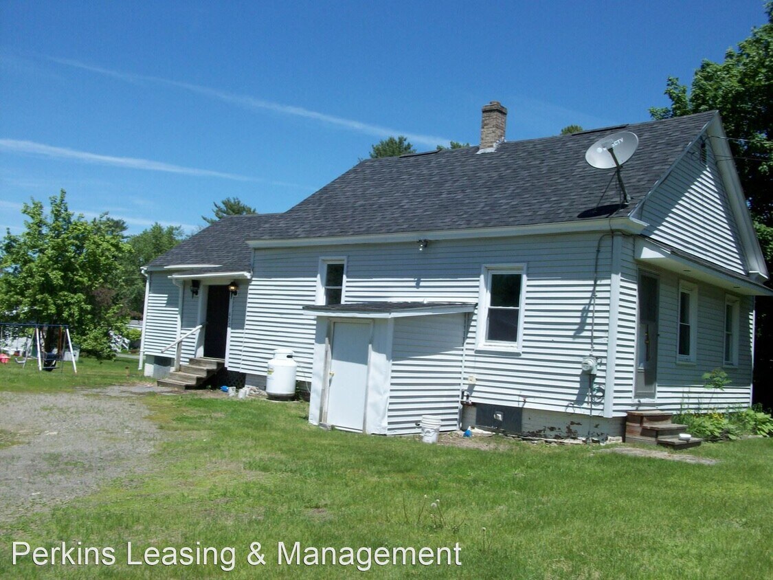3 br, 1 bath House 632 Benton Avenue House Rental in Winslow, ME