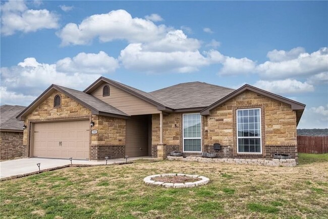 Building Photo - "Spacious 4-Bedroom Haven in Killeen with ...