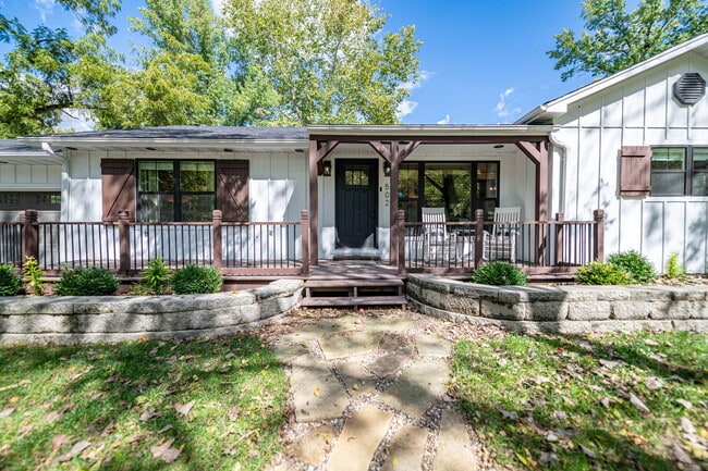 Building Photo - 502 N Strawn Rd