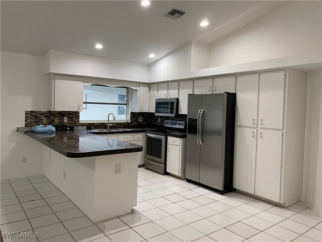 Foto del edificio - 761 93rd Ave N