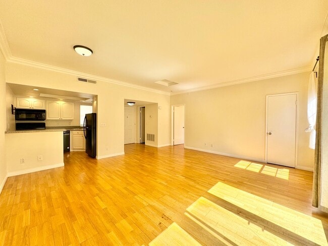 Building Photo - Beautiful 1Bd/1Ba Condo Available in Hillc...