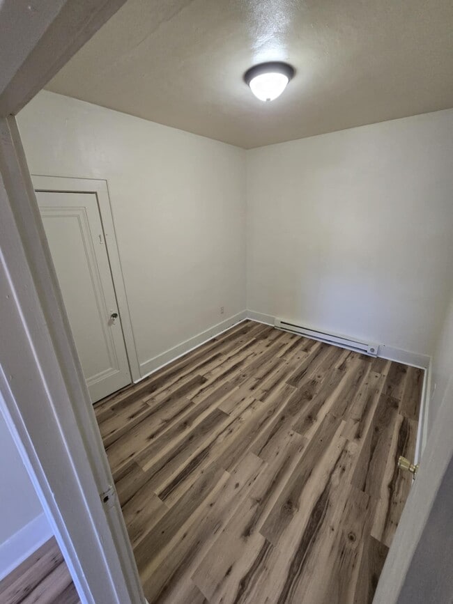 Building Photo - 15 S Stewart St