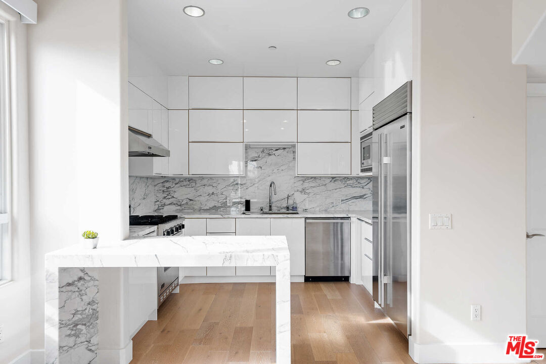 Foto principal - 438 Arnaz Dr
