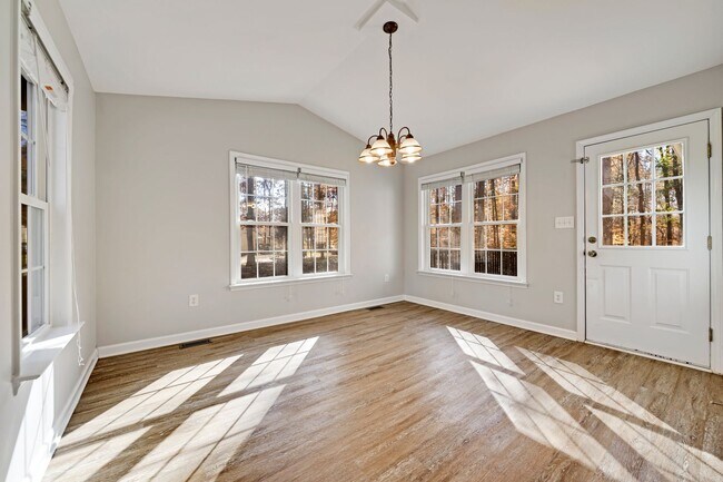 Foto del edificio - Charming 3 bedroom, 2 bath Home Available ...