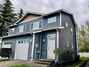 Building Photo - 6534 127th Street Court East