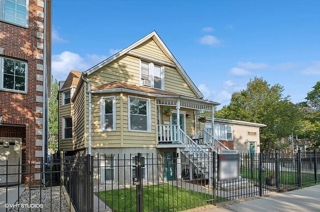 Foto del edificio - 3330 N Drake Ave