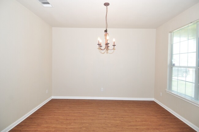 Foto del edificio - 4 Bedroom 2.5 Bath in Hutto!