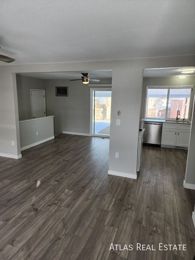 Foto del edificio - 16307 E Brunswick Pl