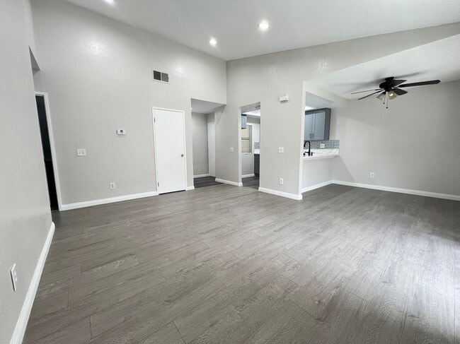 Building Photo - 1031 S Palmetto Ave