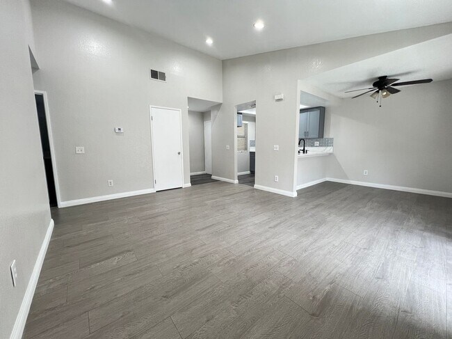 Foto del edificio - 1031 S Palmetto Ave
