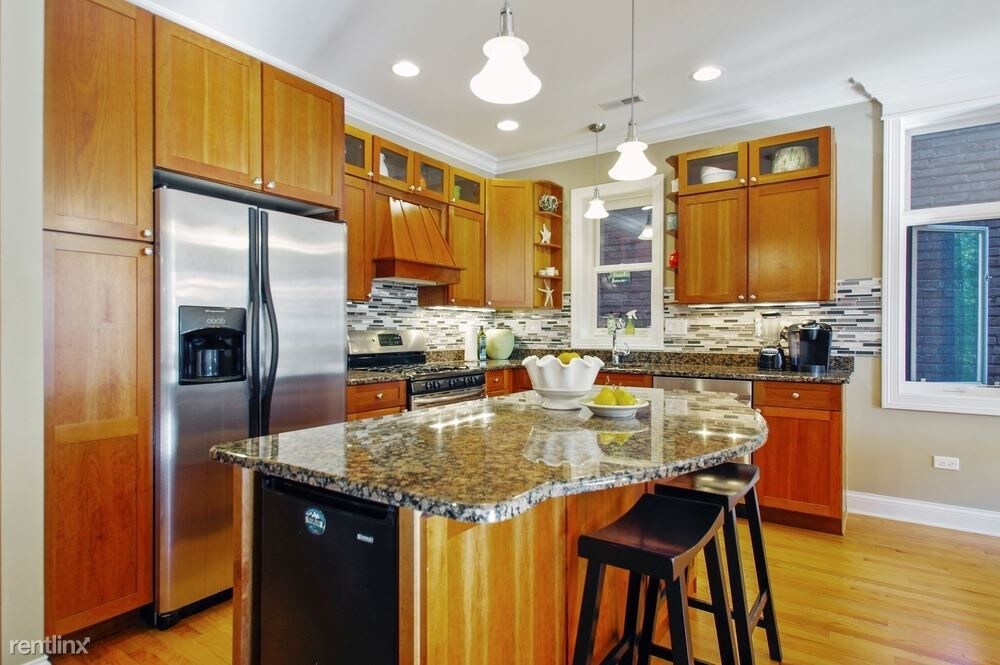 Primary Photo - 3 br, 3 bath Condo - 6022 N Kenmore Ave