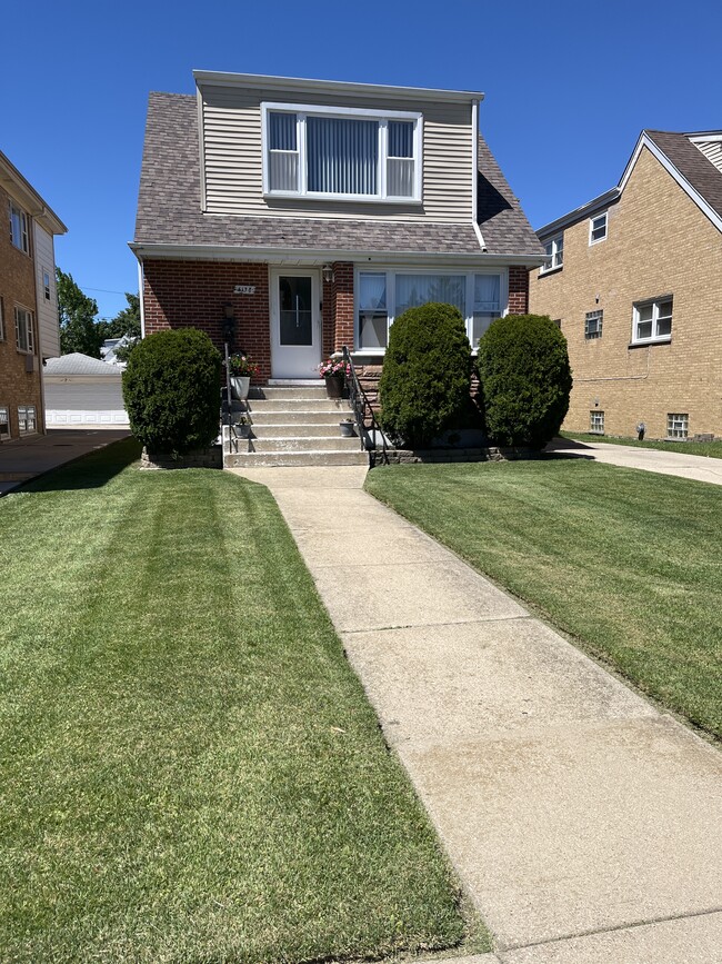 Building Photo - 6138 W Leland Ave