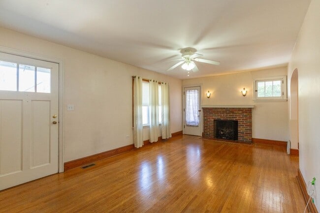 Building Photo - 2 Bed, 1 Bath Rancher in Martinsburg, WV