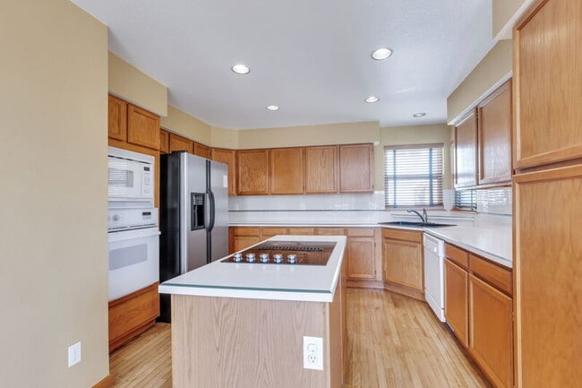 Building Photo - 9584 Las Colinas Dr