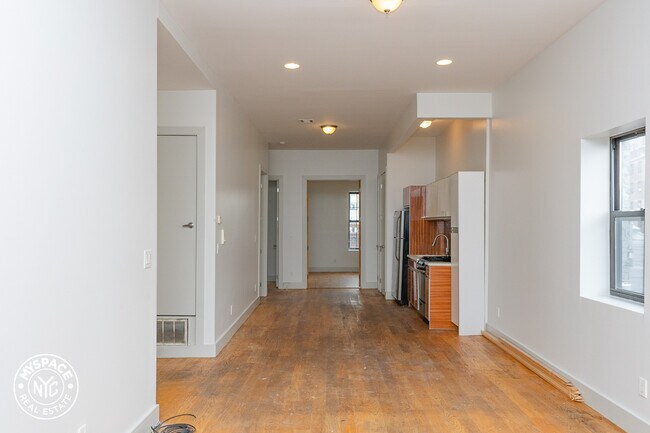 Building Photo - 892 Myrtle Ave