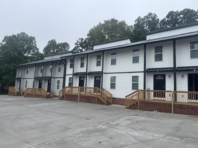 Photo - 121 Lines St (Thomasville, NC)