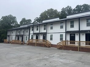 Building Photo - 121 Lines St
