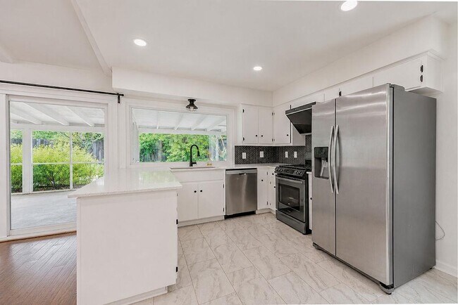 Foto del edificio - 5202 Greenheart Dr