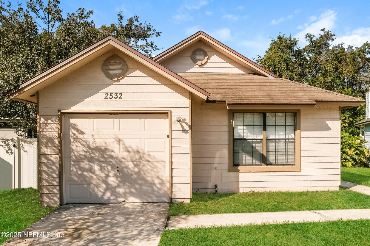 Foto principal - 2532 Townsquare Dr