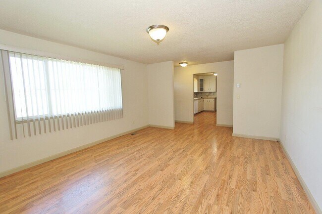 Building Photo - 23750 Fox Ave