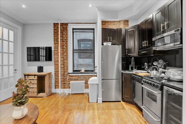Foto del edificio - 336 E 18th St