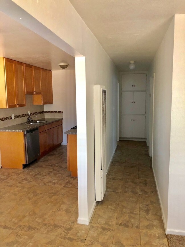 Downstairs 2 bedroom Unit Apartment for Rent in Roseville, CA